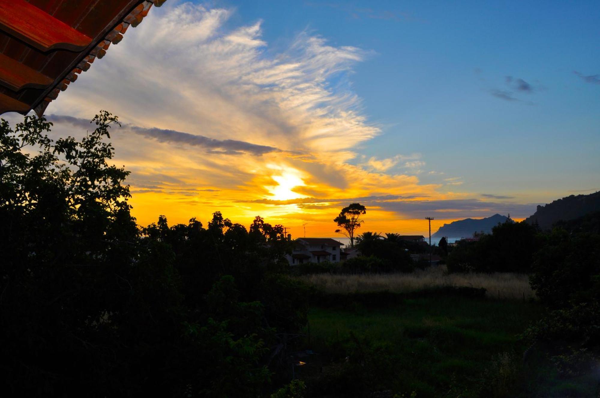 House Litsa With Parking And Gardens 50m From Agios Gordios Apartment