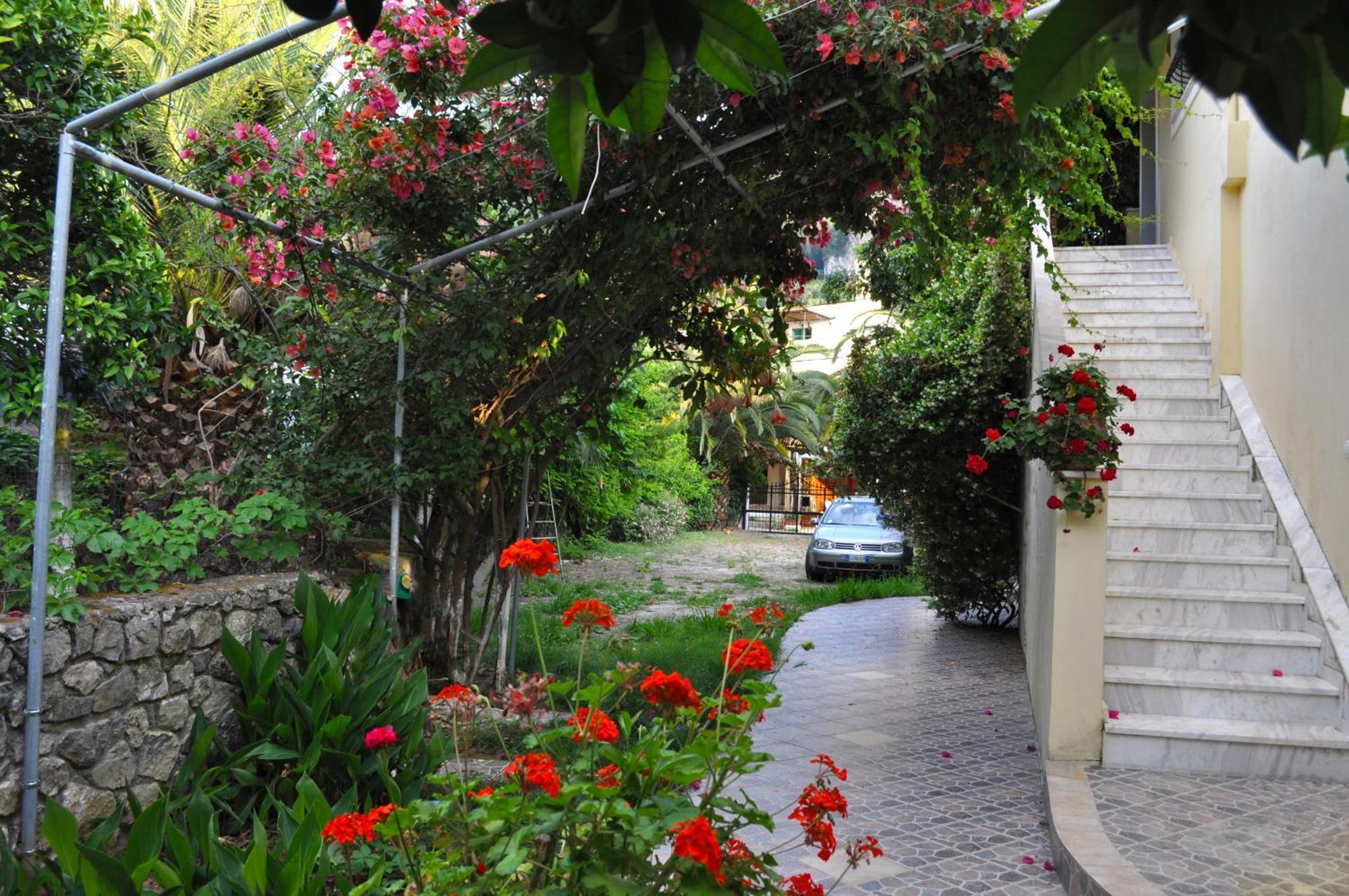 House Litsa With Parking And Gardens 50m From Agios Gordios *